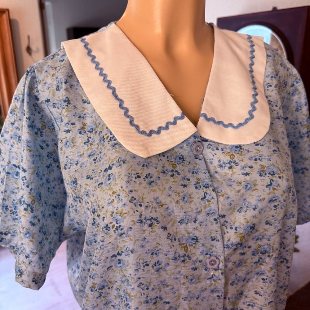just love HOUSE DRESS blue floral large front pocket daisy button down front